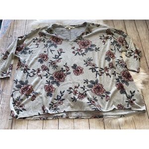 Paisley raye plus size floral top size 3x.